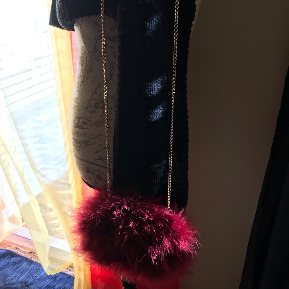 Off shoulder bag.